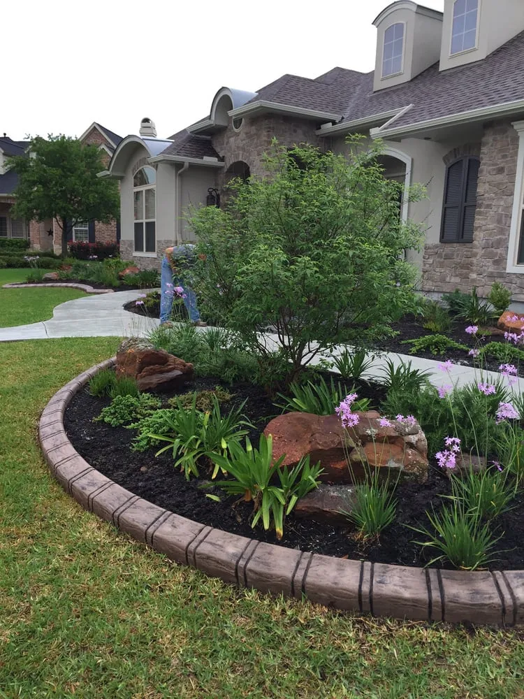 Professional yard cleanup service for beautiful yards across Houston, TX - Texas Curb n Borders