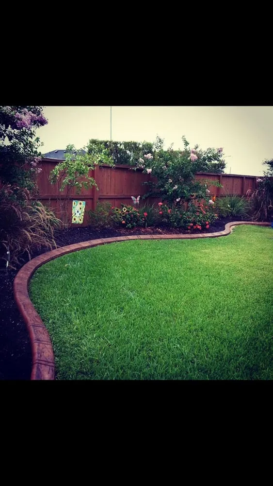 Trusted yard cleanup service for residential properties in Houston, TX by Texas Curb n Borders