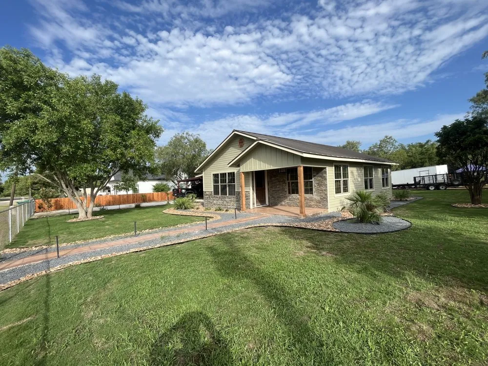 Affordable lawn care service experts serving Pleasanton, TX - Texas Green Lawn Services