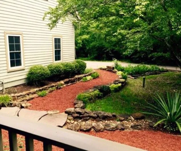 Custom yard maintenance for beautiful yards in Alvin, TX by Texas Groundskeepers