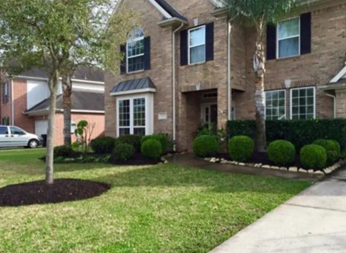 Custom landscape design experts serving Alvin, TX - Texas Groundskeepers