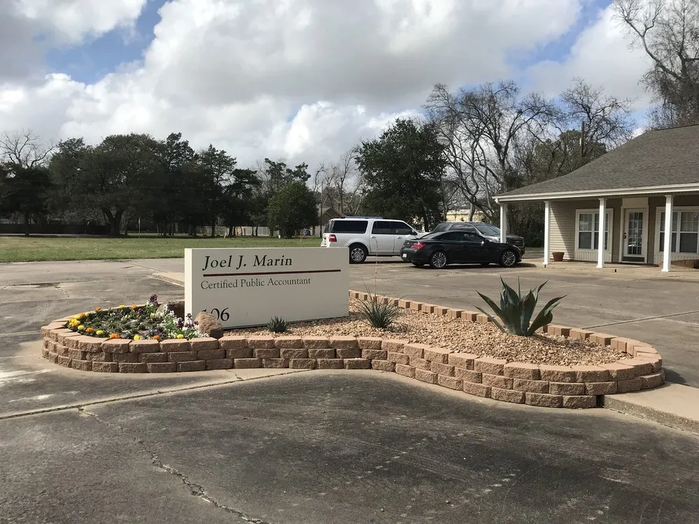 Local lawn mowing service in Alvin, TX by Texas Groundskeepers