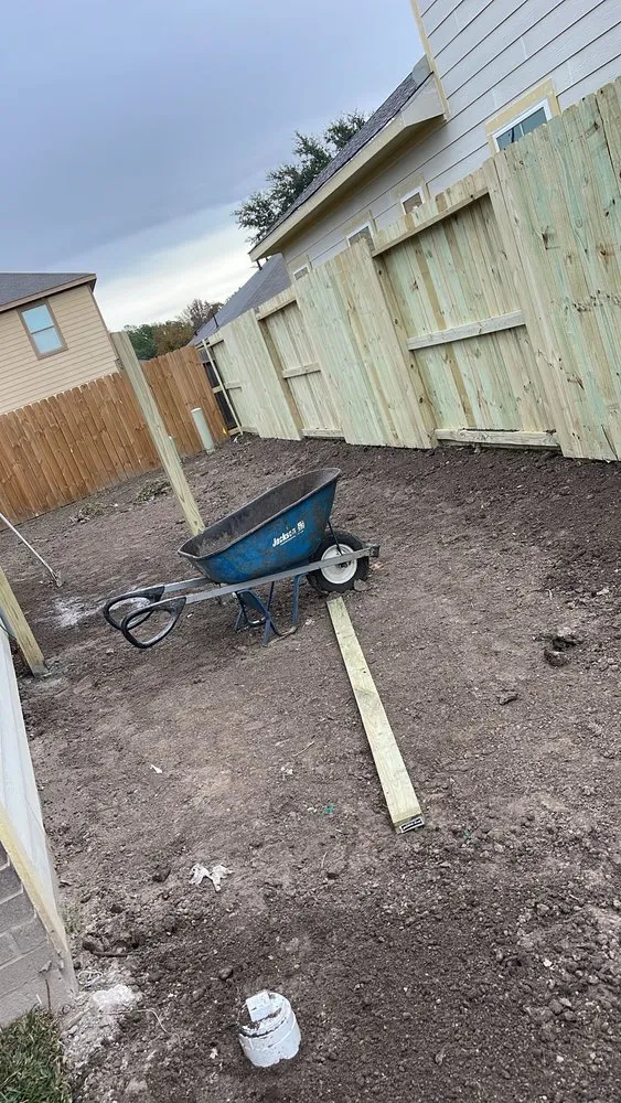 Reliable yard maintenance for year-round maintenance in Houston, TX by Texas Landscaping