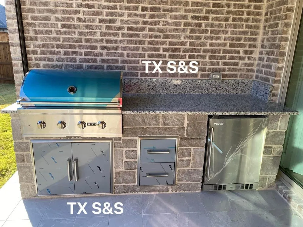 Custom outdoor landscaping in Dallas, TX by Texas Stone