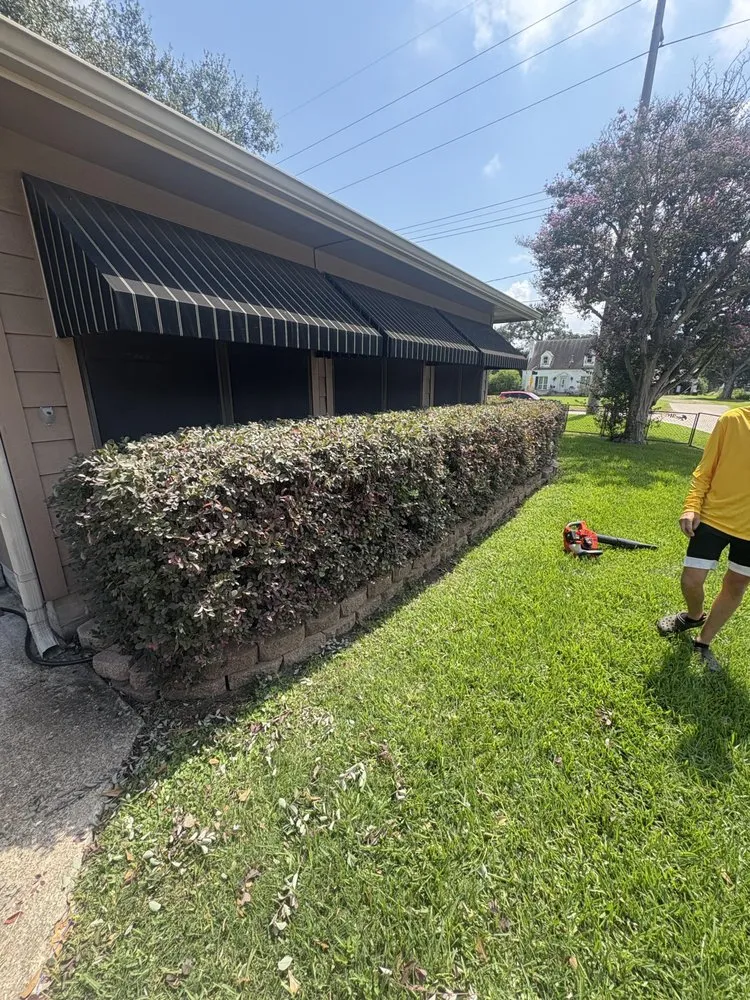 Top-rated lawn mowing service in Port Neches, TX - Texas Turf & Shine