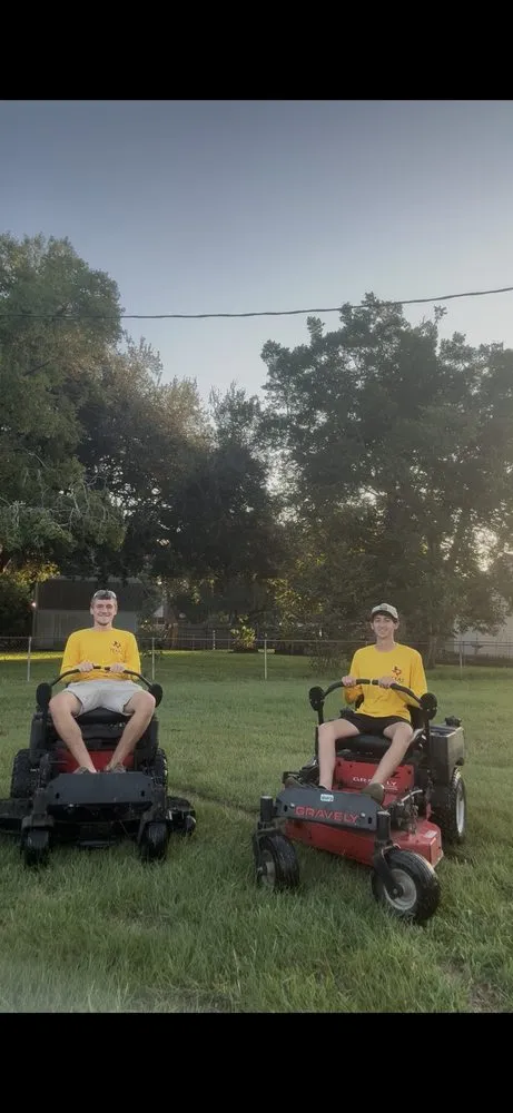 Expert garden landscaping in Port Neches, TX by Texas Turf & Shine