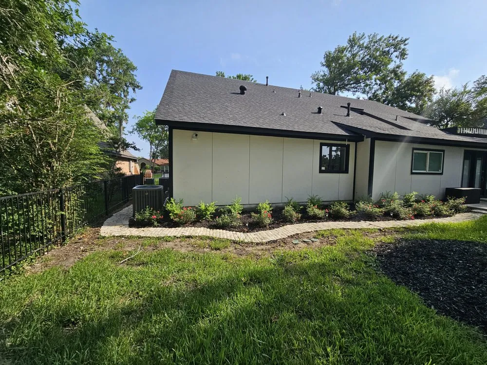 Custom yard maintenance in Houston, TX by Texas Turf Landscaping