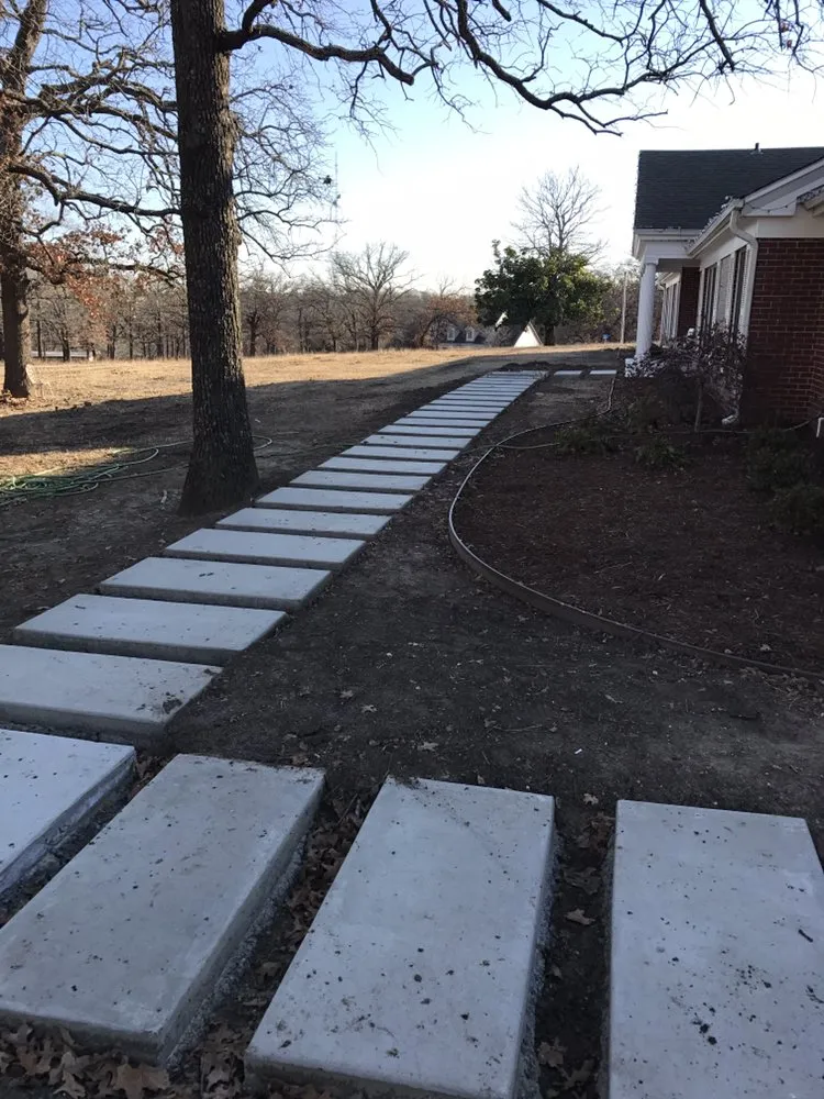 Reliable yard cleanup service with custom design in Madill, OK by Texoma Horticulture