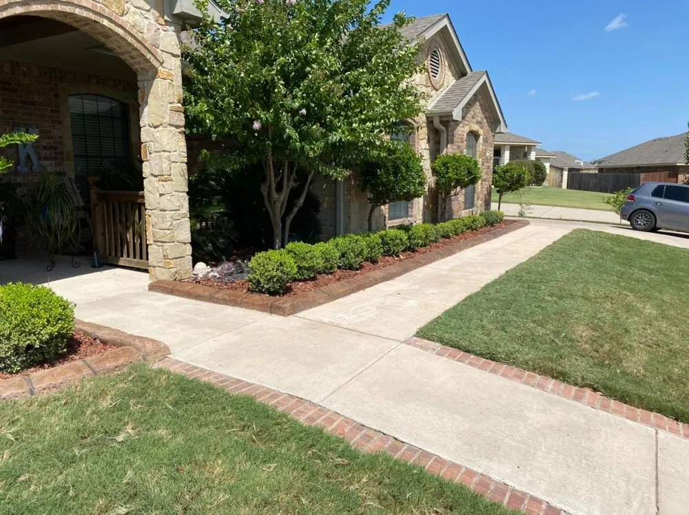 Local yard maintenance in Pflugerville, TX - TexStar Curb & Borders