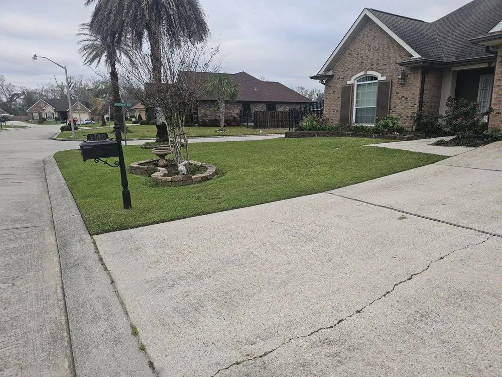 Custom yard maintenance for beautiful yards across Marrero, LA - T&H Lawn Care