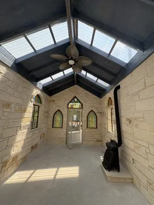 TH Masonry & Hardscapes Logo