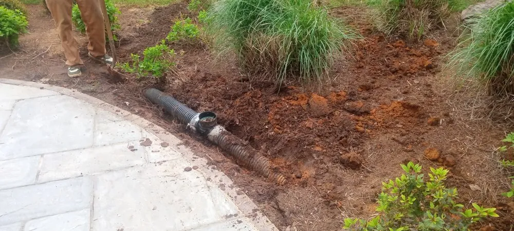 Top-rated landscape design in Tupelo, MS by T&H Total and Complete Lawn Care