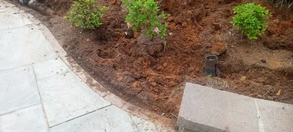 T&H Total and Complete Lawn Care Logo