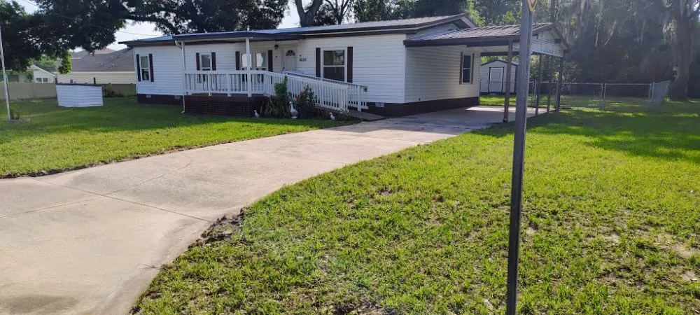 Affordable yard maintenance in Summerfield, FL - That One Guy Lawn Care