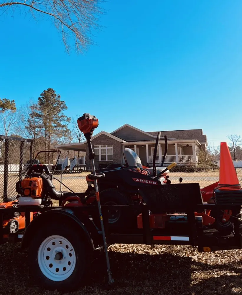 Reliable lawn mowing service for beautiful yards in West Monroe, LA by Thatchers Lawn Services