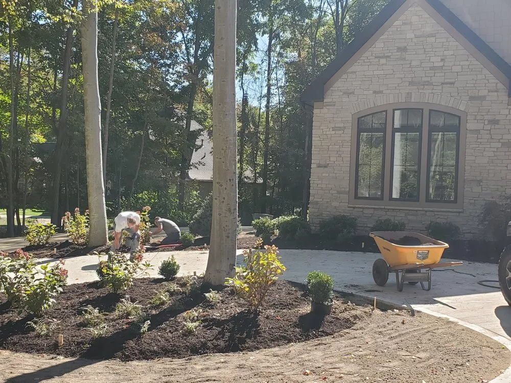 Custom lawn mowing service in Akron, OH by The Artistic Vision