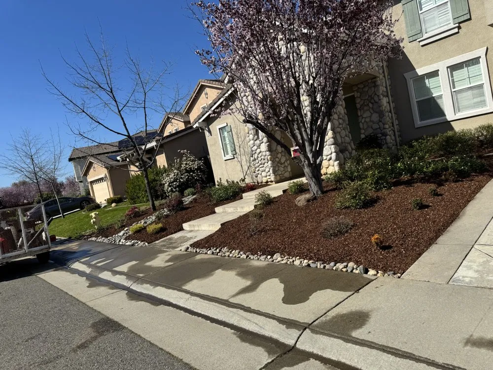 Top-rated garden landscaping in Yuba City, CA by The Ballona’s Landscaping