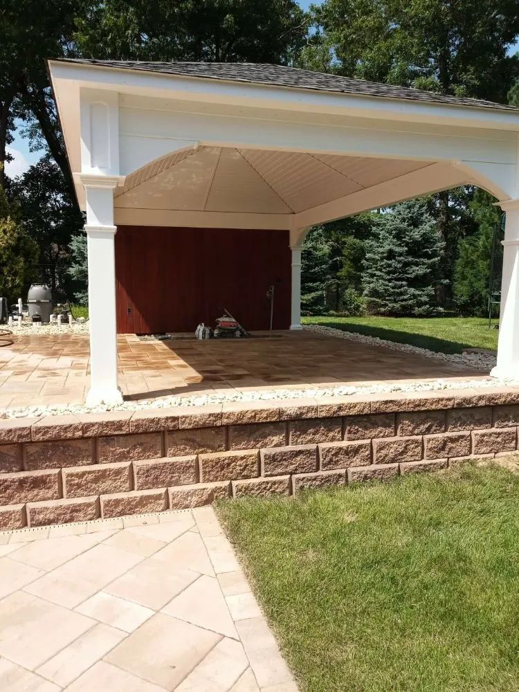 Custom lawn care service experts serving Freehold, NJ - The Blue Sky One