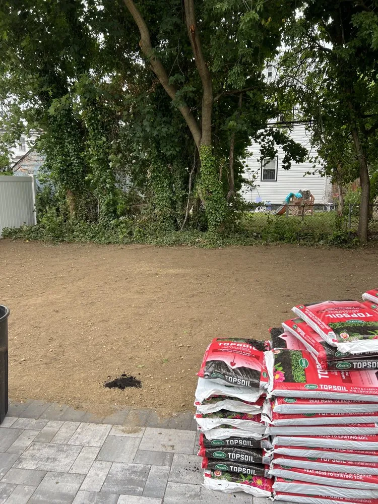 Custom lawn care service experts serving New York, NY - The Blue Sprayer