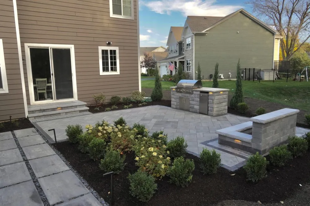 Top-rated residential landscaping in Lake Bluff, IL by The Bravo's Landscape