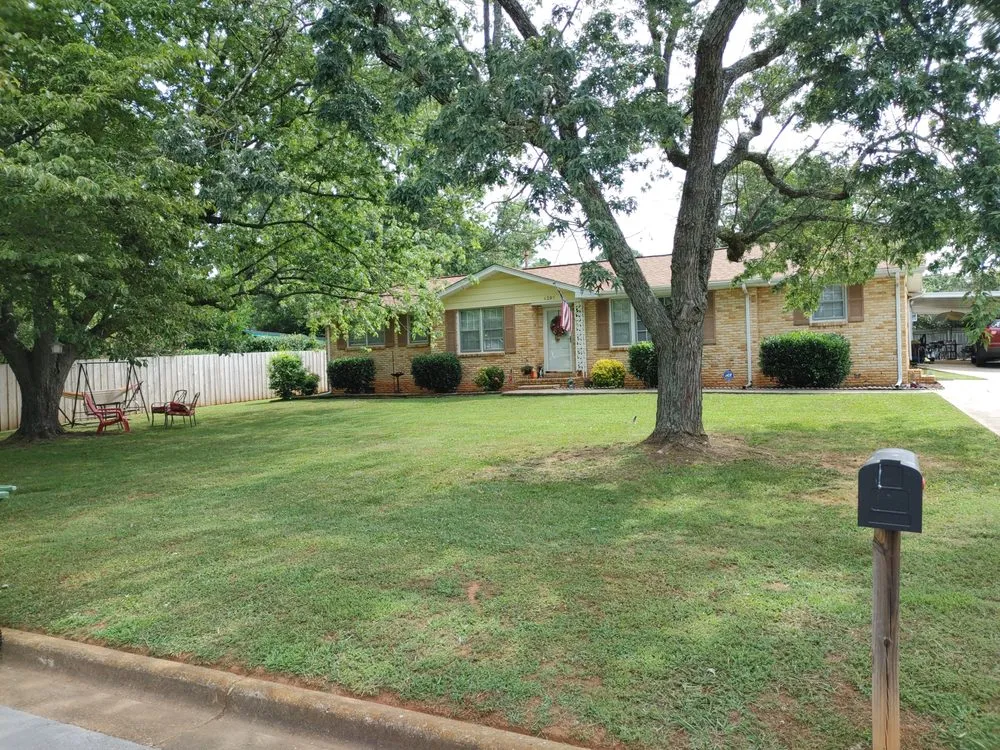 Professional garden landscaping experts serving Huntsville, AL - The Brothers N Lawn Care