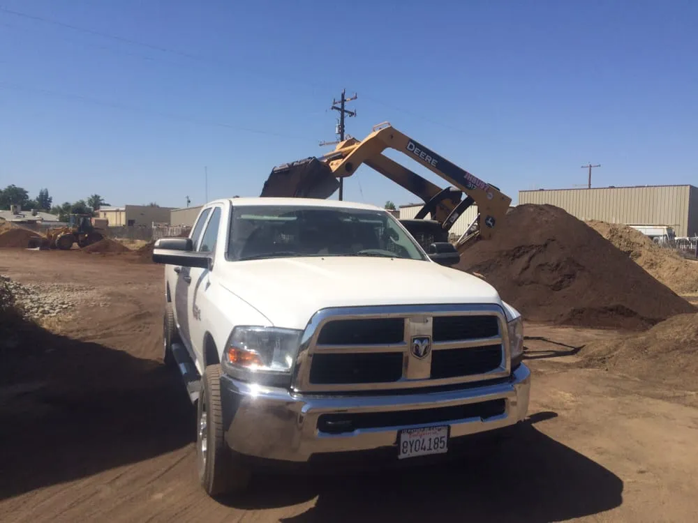 Expert lawn mowing service experts serving Bakersfield, CA - The Bulk Yard