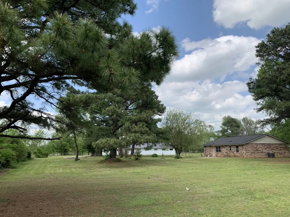 Custom yard cleanup service in Howe, OK by The Clean Up Crew