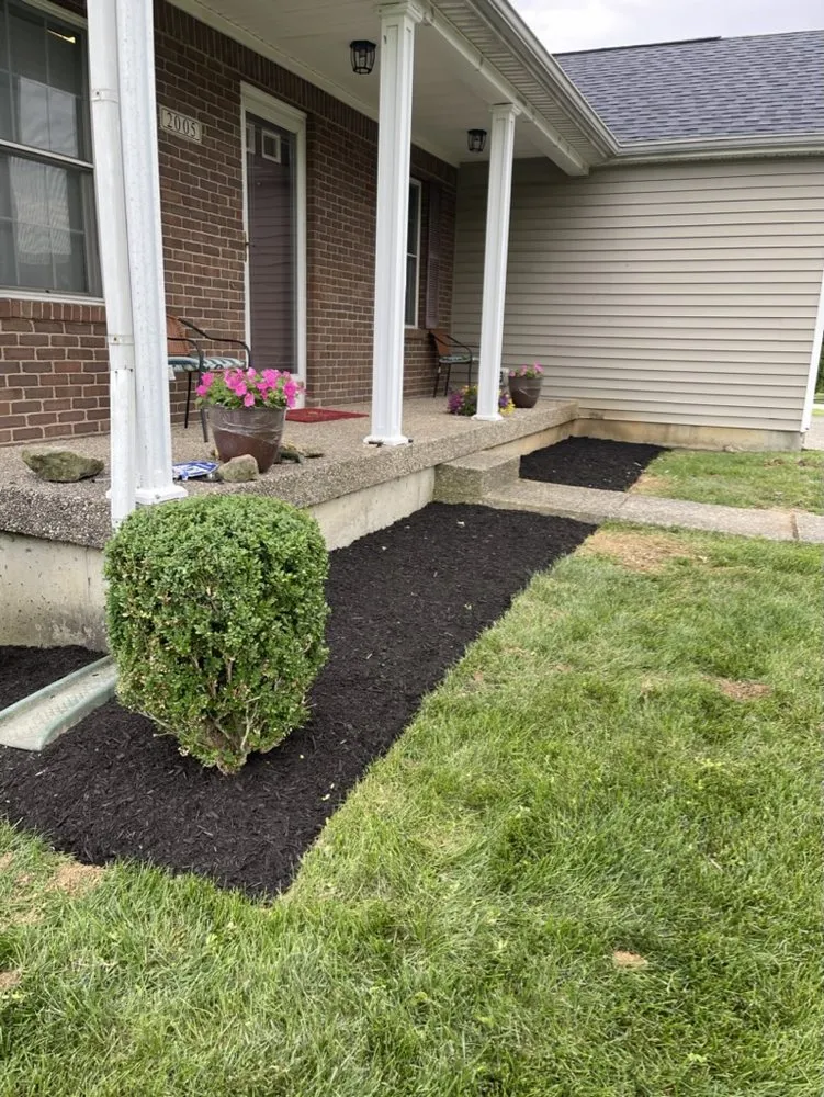 Professional outdoor landscaping experts serving Louisville, KY - The Clover Landscaping