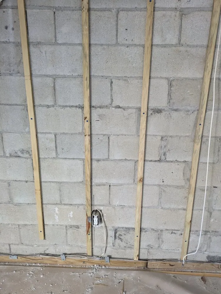 Professional outdoor landscaping in Zephyrhills, FL by The Crafty Couple