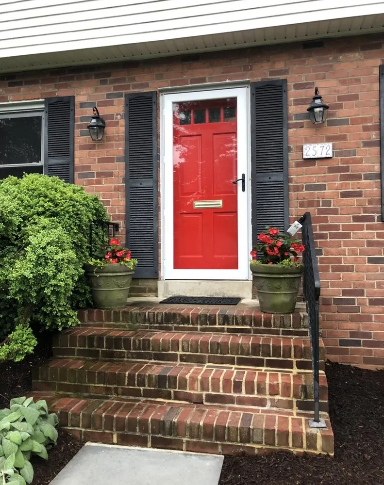 Professional garden landscaping in Aldie, VA by The Cutting Edge Lawn and Tree Service