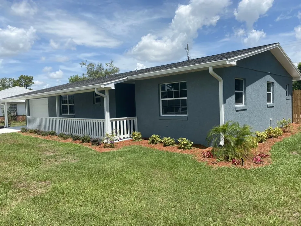 Affordable lawn mowing service for residential properties in Sebring, FL by The Cutting Edge