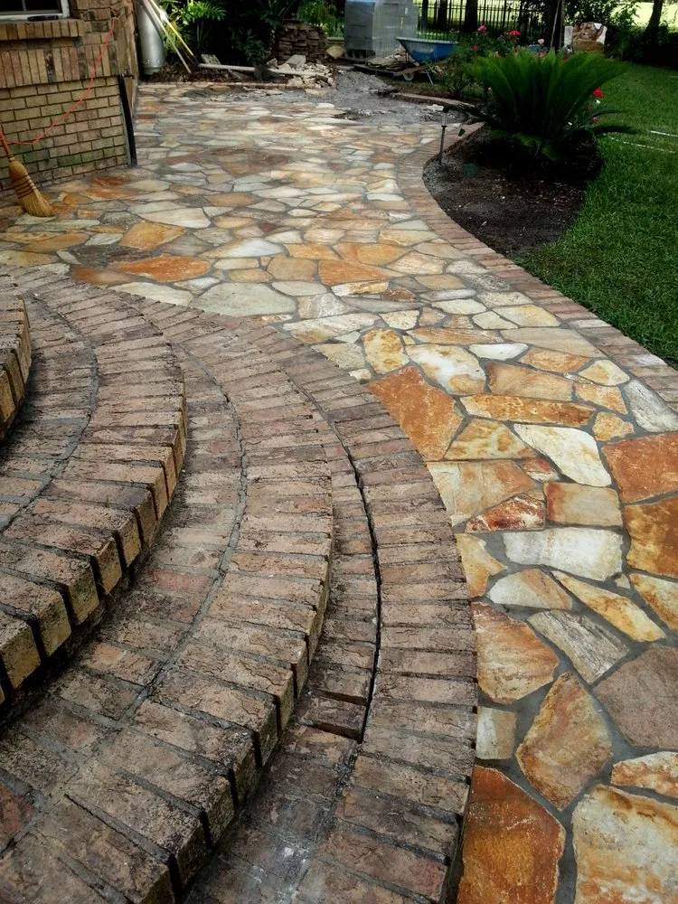 Top-rated lawn care service with custom design in Jacksonville, FL by The Designers Landscape