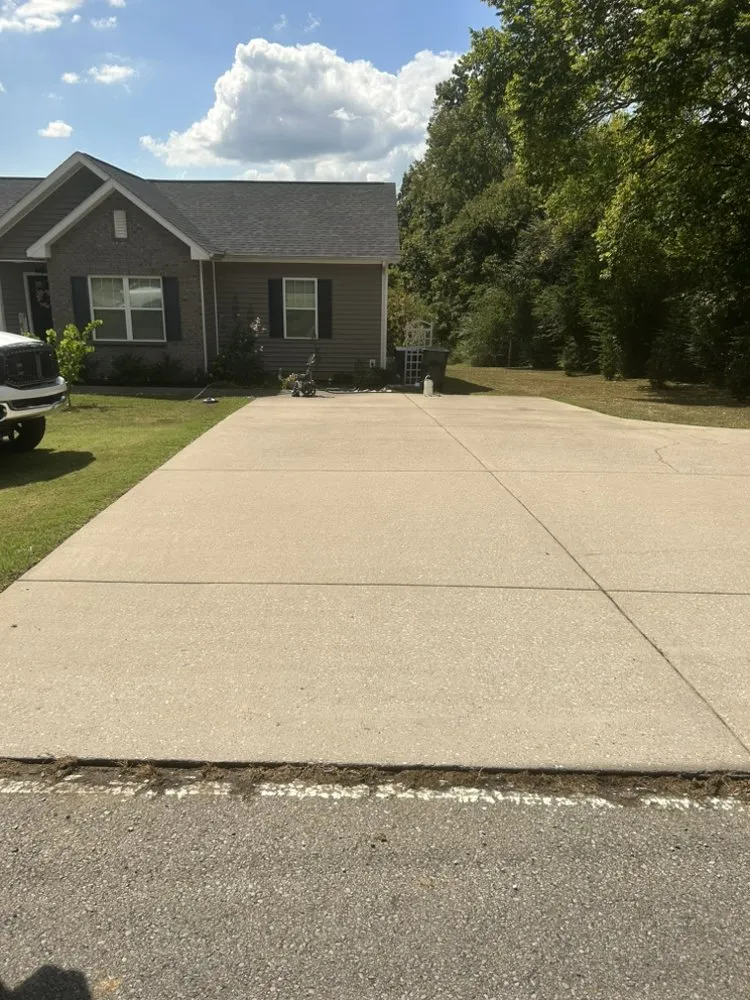 Professional landscaping services experts serving Dickson, TN - The Duo Brothers