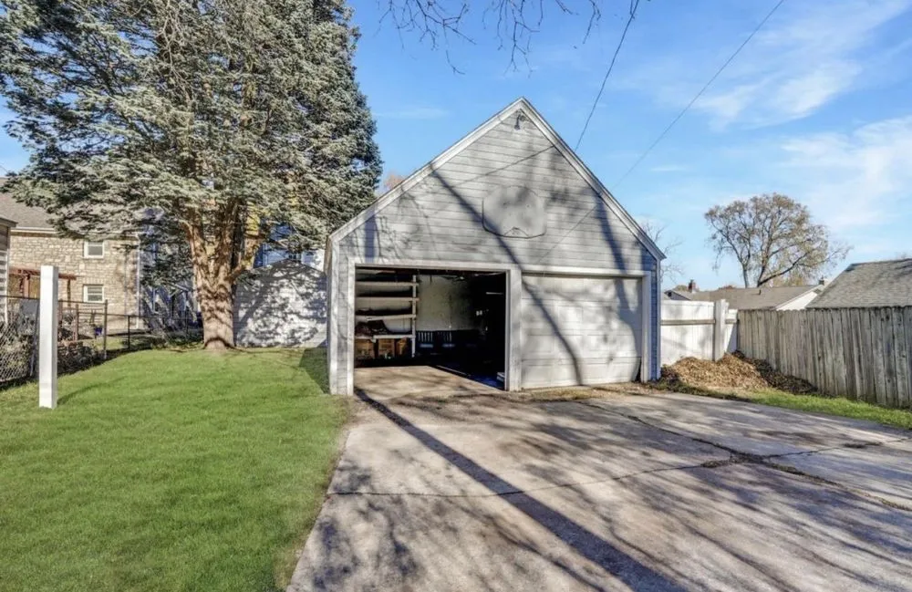 Trusted garden landscaping with custom design across Waterloo, IA - The Edgar Effect