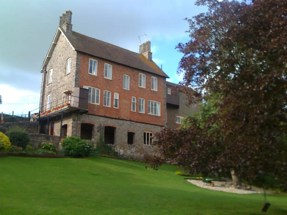 Top-rated landscaping services experts serving Larchmont, NY - The English Gardener