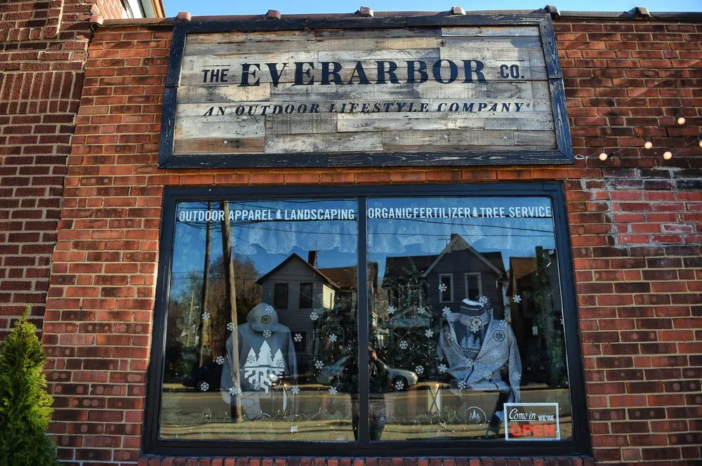 Professional garden landscaping in Lakewood, OH by The Everarbor Company