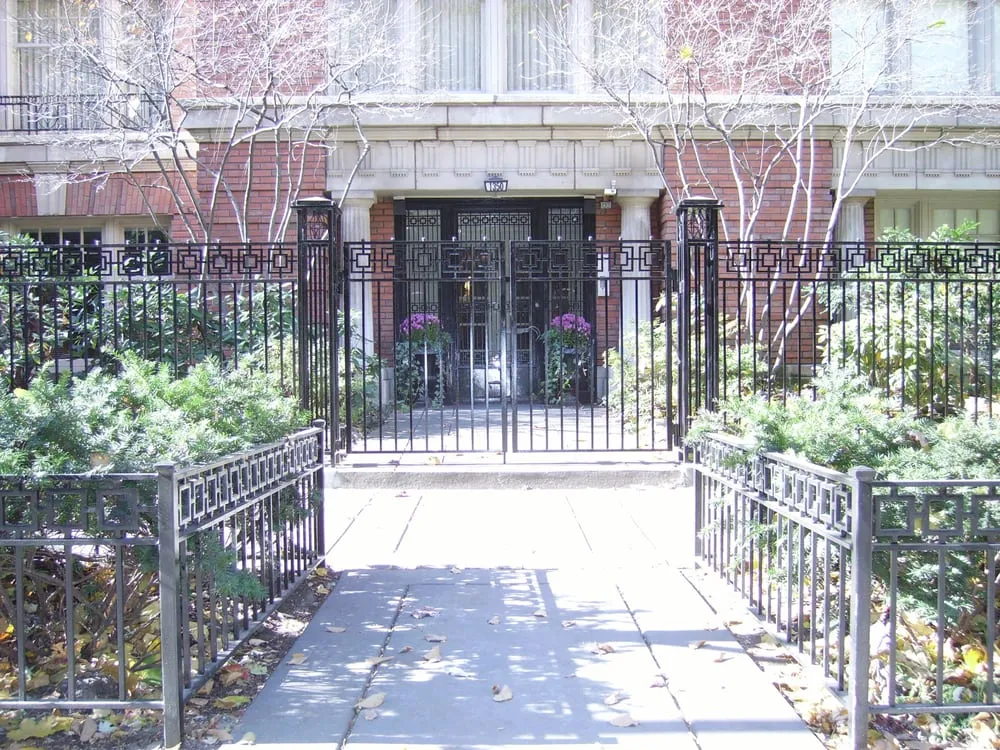 Professional lawn care service experts serving Chicago, IL - The Fence Doctors