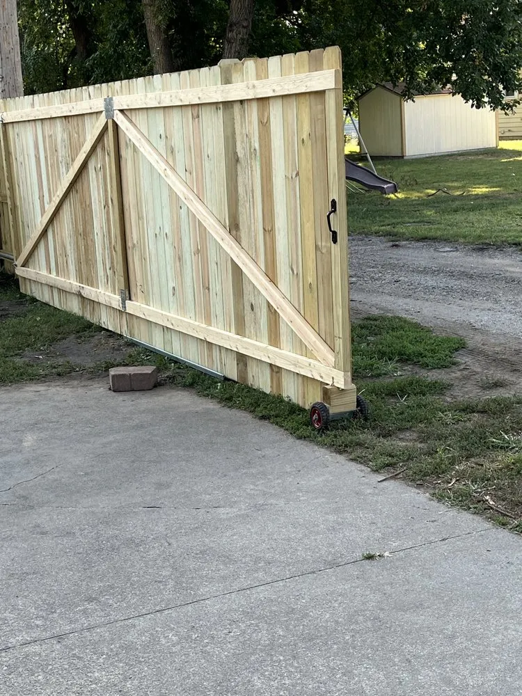 Top-rated lawn mowing service in Omaha, NE - The Fence Guy’s