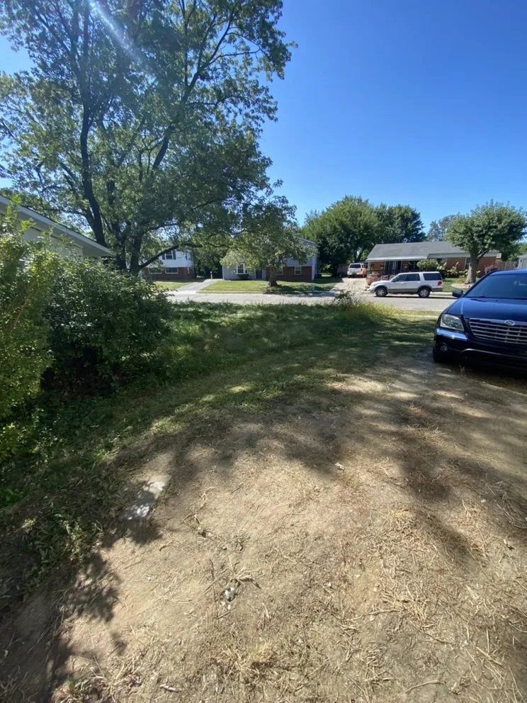 Local yard cleanup service in Warren Park, IN - The Four Seasons