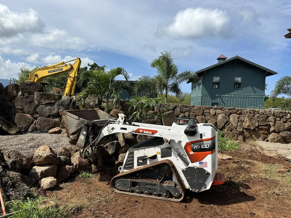 Expert lawn mowing service experts serving Urban Honolulu, HI - The Friendly Bobcat
