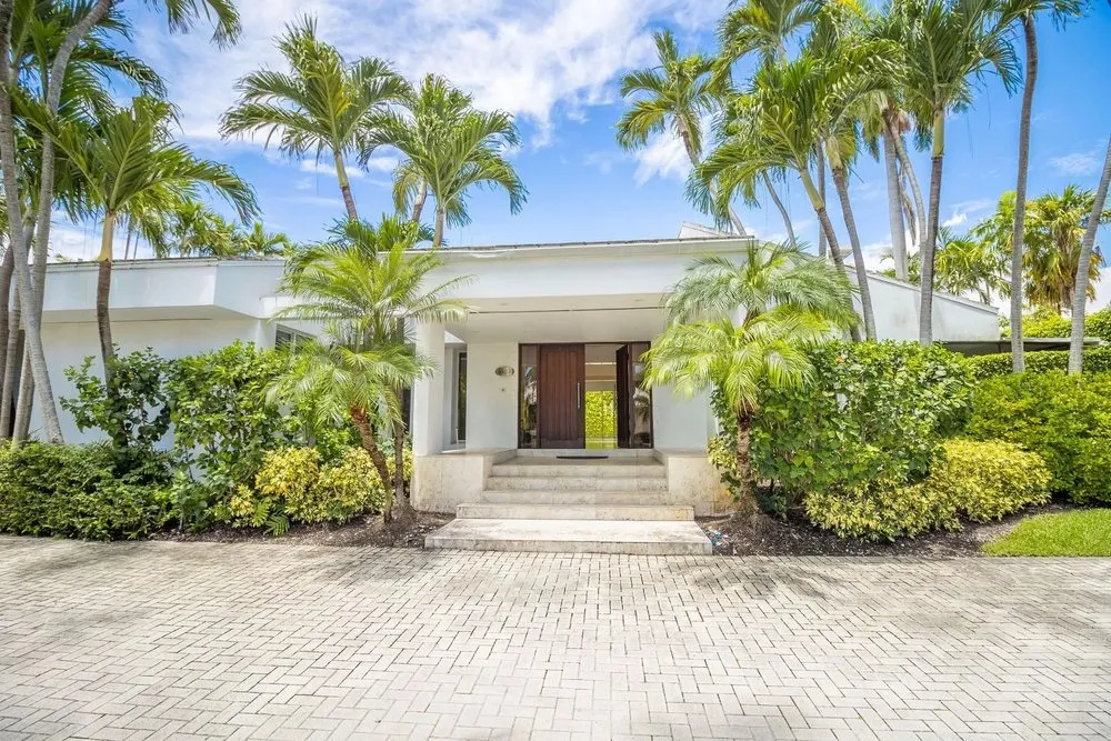 Professional outdoor landscaping experts serving Miami, FL - The Garden Choice