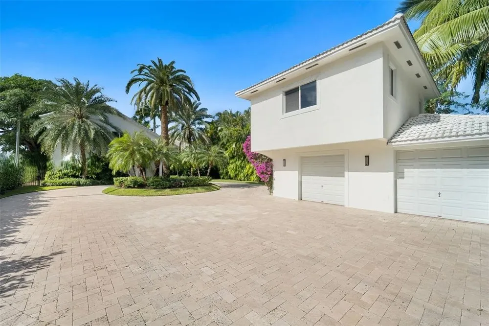 Trusted yard maintenance near you in Miami, FL by The Garden Choice