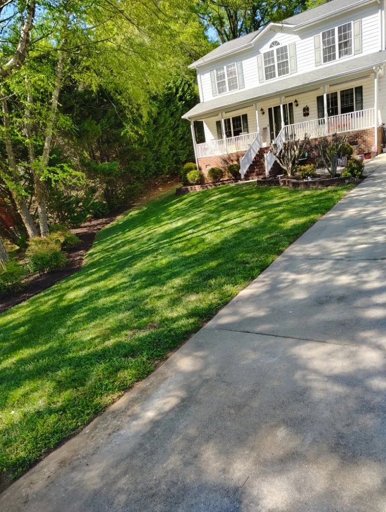 Local garden landscaping experts serving Lenoir, NC - The Garden Girls