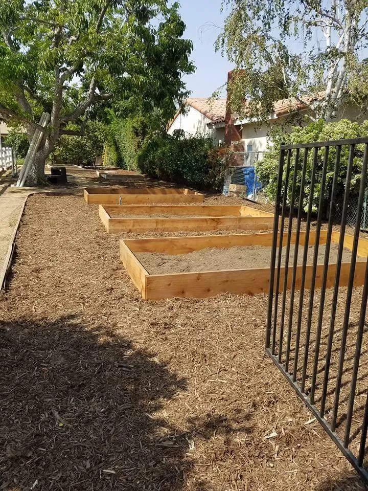 Reliable lawn mowing service experts serving Simi Valley, CA - The Gardener's Service & Landscaping