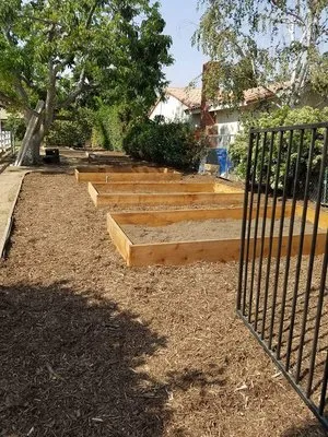 The Gardener's Service & Landscaping Logo