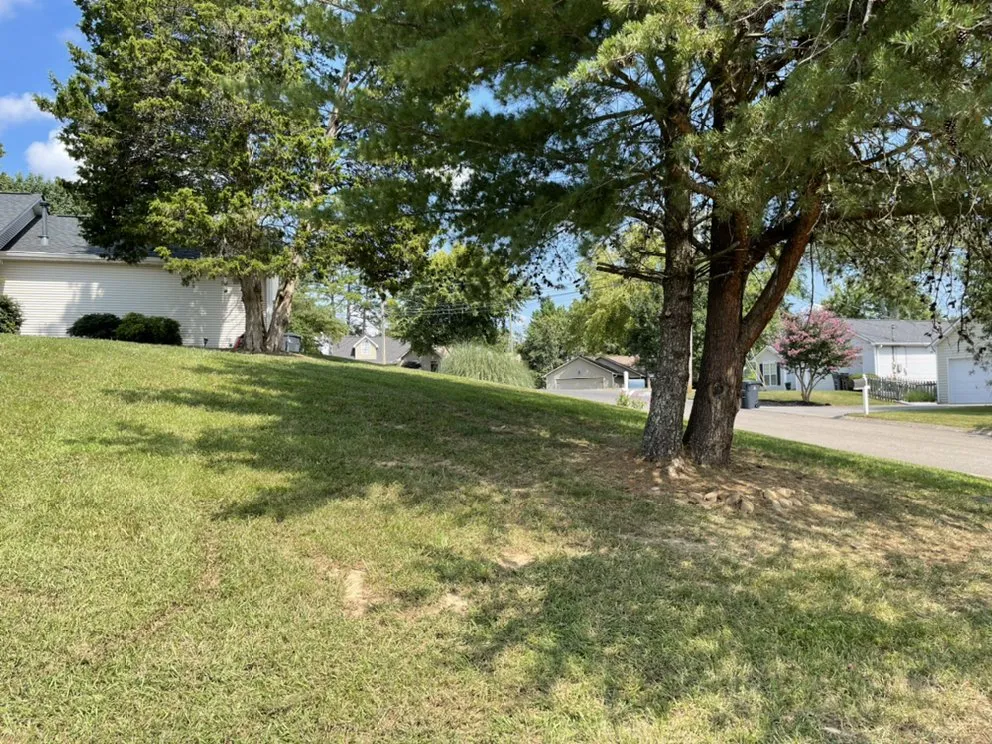 Trusted landscaping services experts serving Knoxville, TN - The Grass Barber Lawn Service