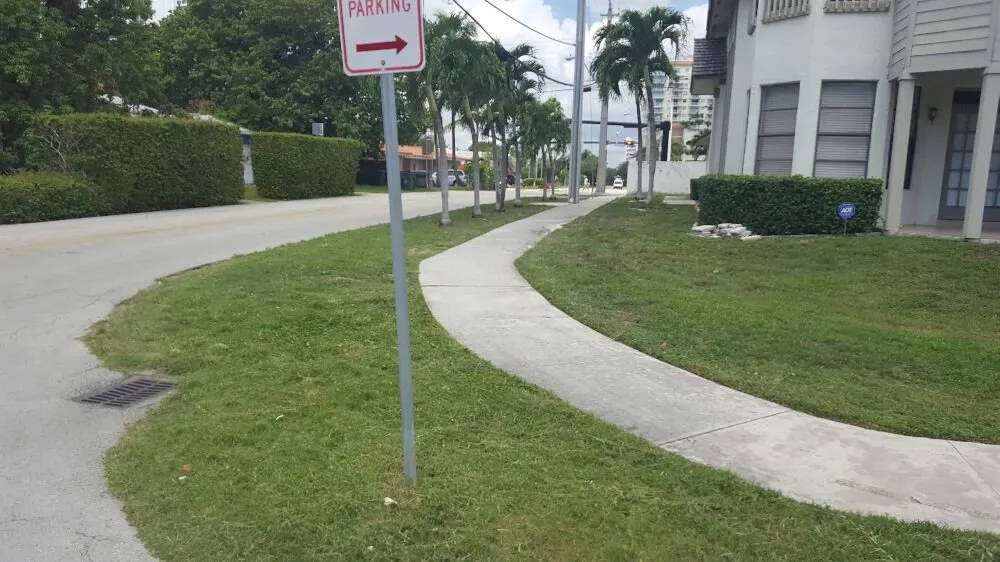 Custom yard cleanup service in Sunrise, FL - The Grass Guys