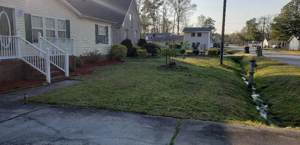 Top-rated yard cleanup service with custom design across Richmond, VA - The Grass Man
