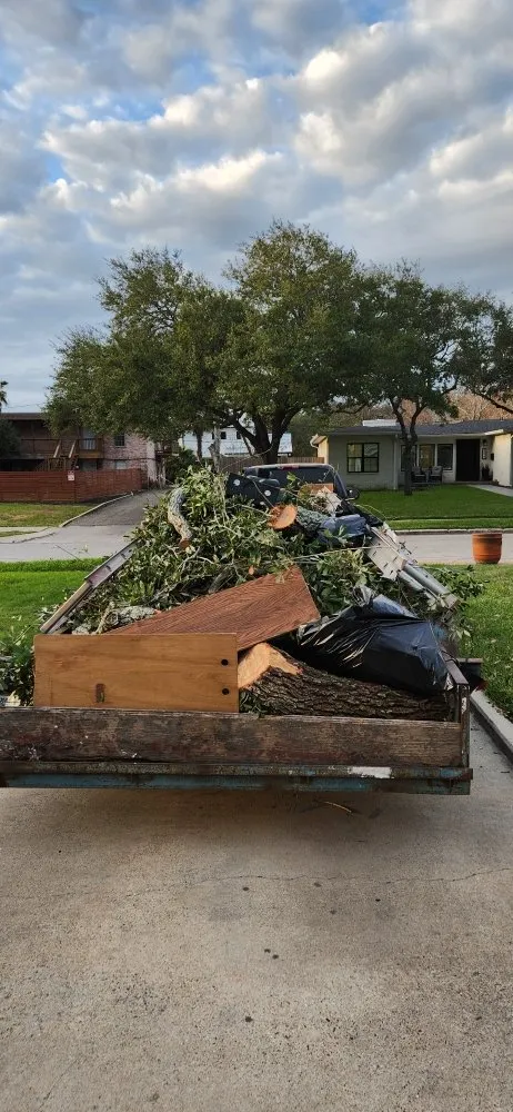 Expert lawn mowing service in Kingsville, TX by THE GRASSDOCTOR 361