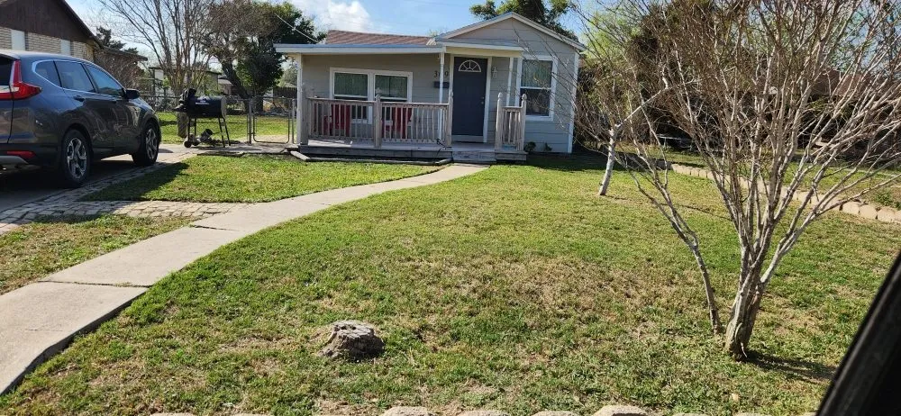 Local yard maintenance in Kingsville, TX by THE GRASSDOCTOR 361